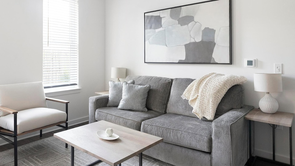 Landing Apartments Near Woodcrest