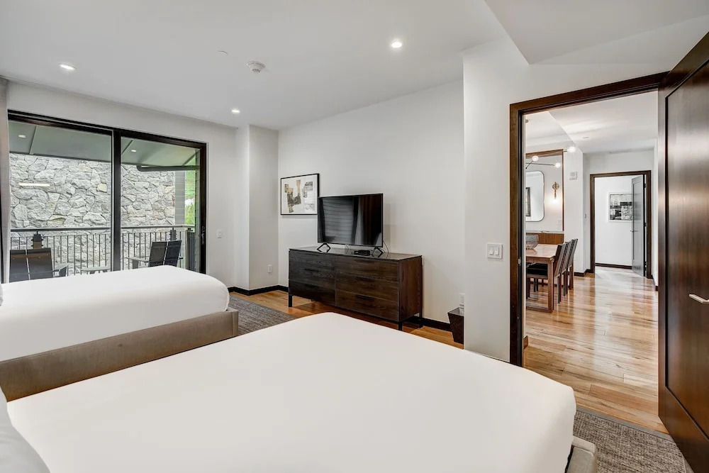 Chic 2 BR+Den Ritz-Carlton Condo with Valley Views by RedAwning - Save 20% on 7+ Nights!