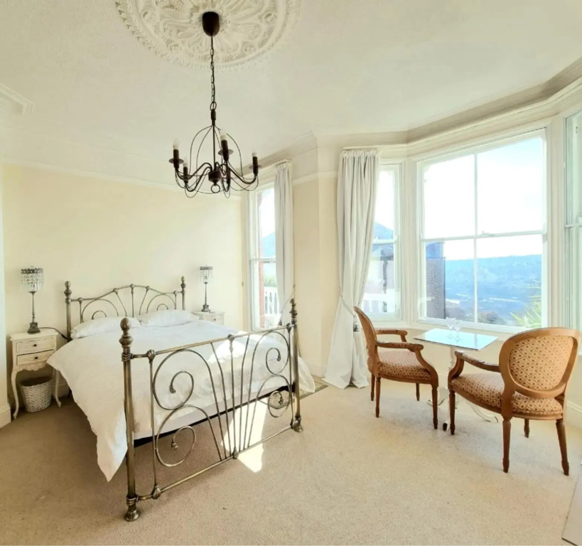 West Hill Retreat Edwardian Balcony Ensuite with Room Served Breakfast
