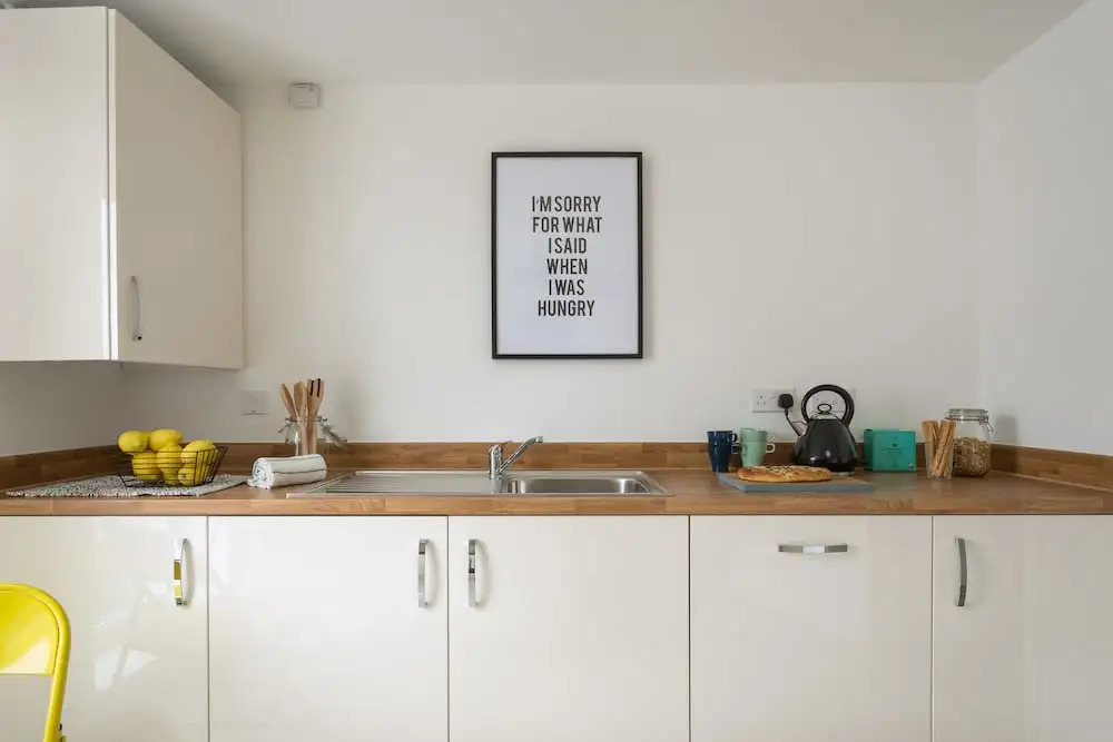 Canalside Scandinavian - Parking & Netflix