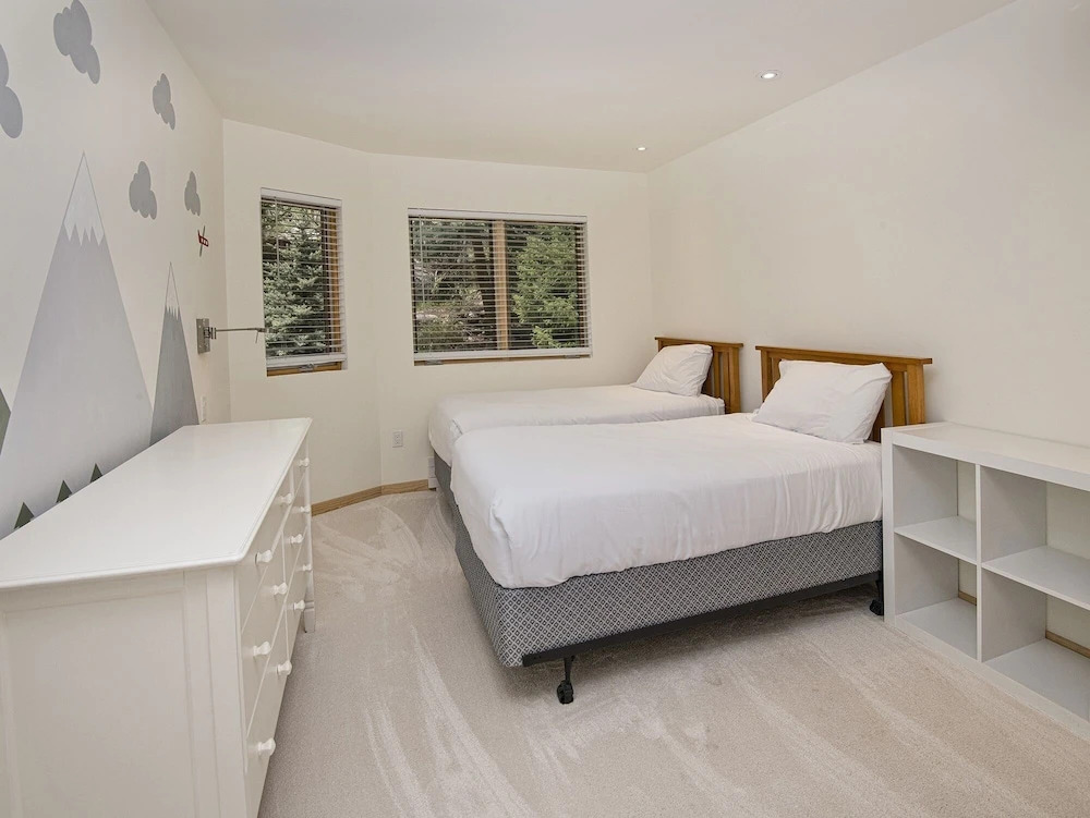 Eiger 9 3 Bedroom Condo by RedAwning