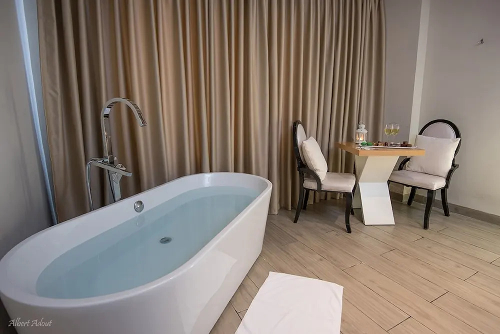Sandrine Hotel & Spa