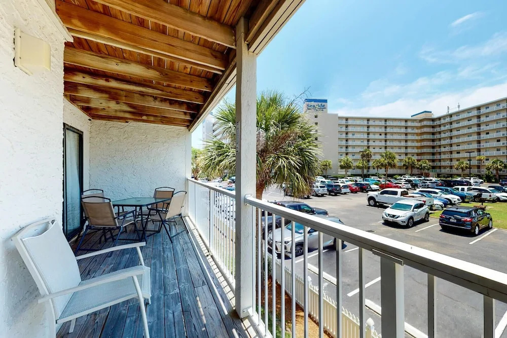 Beach View 3br/2ba W/pools Sleeps 8