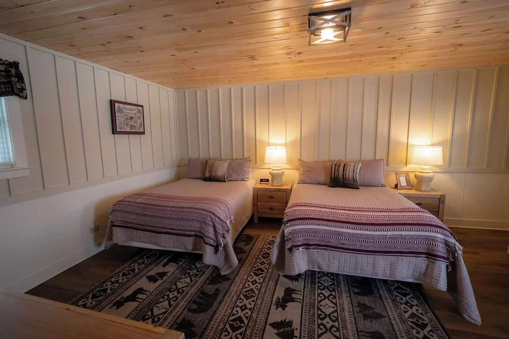 The Snowshoe Lodge