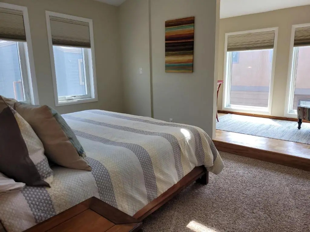 Creekside Home - Contemporary 3br/3ba Home Walking Distance to Frisco Main St and Free Shuttle