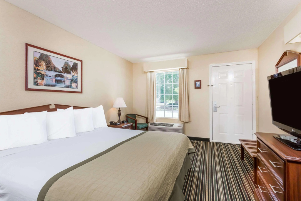 Baymont Inn & Suites - Orangeburg