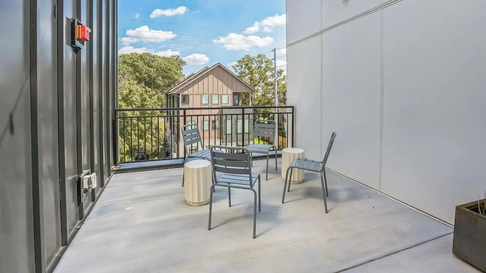 The Bloom House & Cosmic Cowgirl by Avantstay Sleeps 17 + 2 Units Gym + Rooftop + Skyline Views