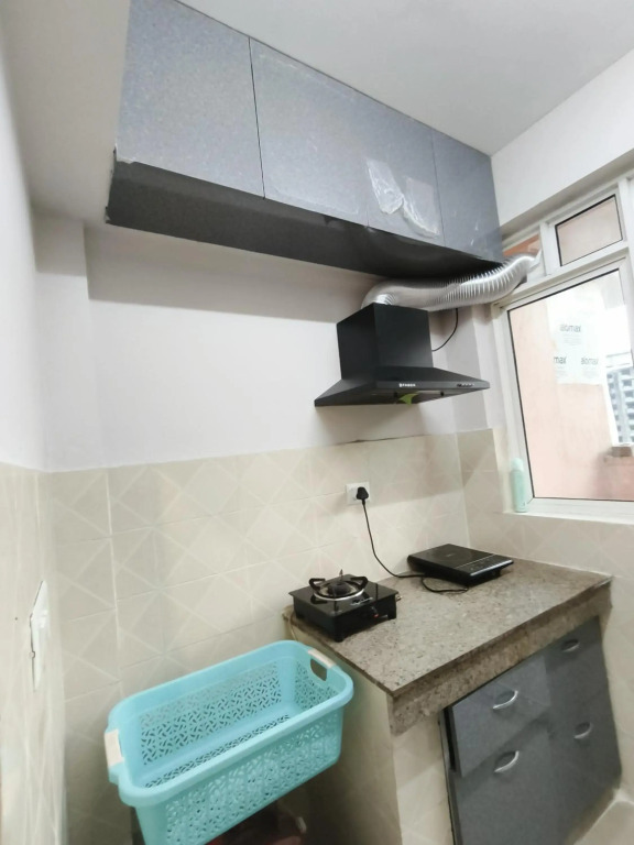 Zest-Noida ExpresswayS143-2BHK-Couple,Party and NRI friendly Place with Kitchen ,living room ,pick drop and car rental
