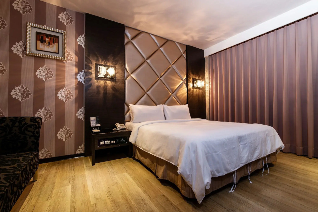 The Riverside Hotel Fashion