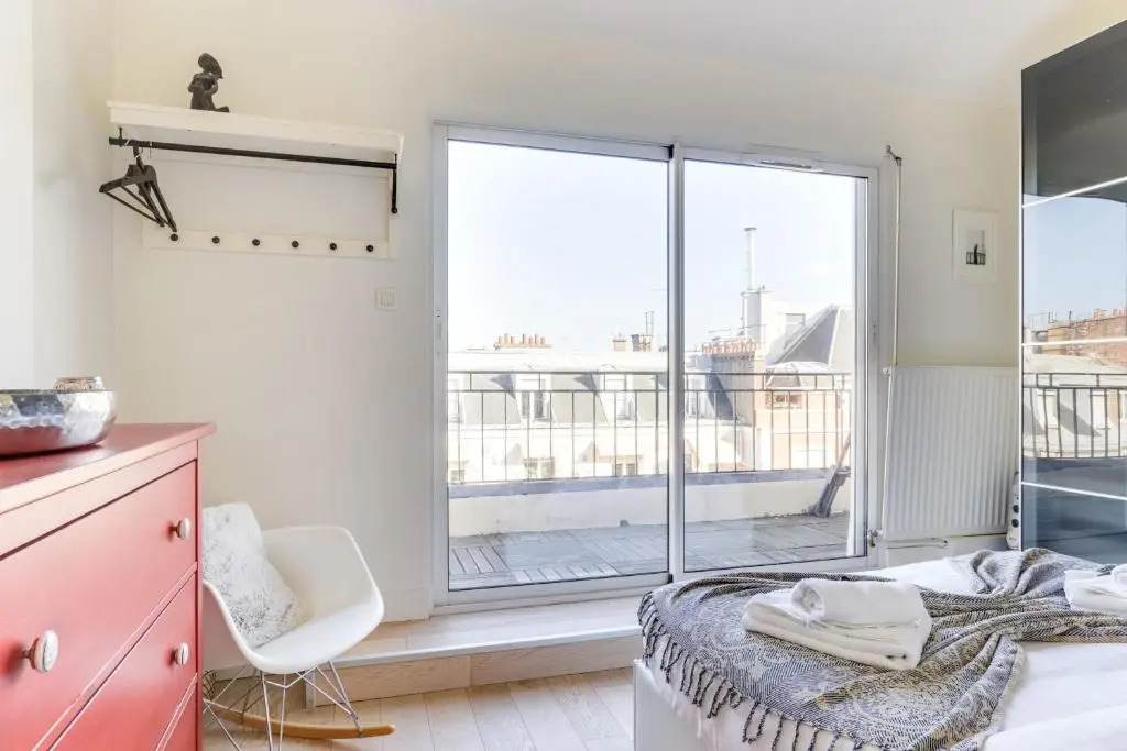 Eiffel Tower View Terrace Apartment