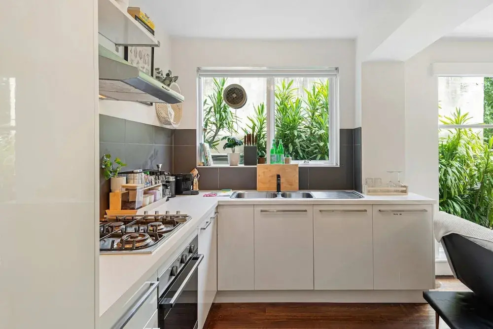 Contemporary 1-bed Unit Near Chapel St