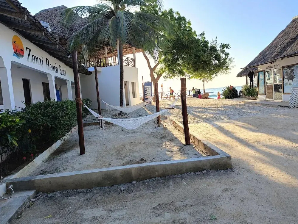 Zanzi beach hotel