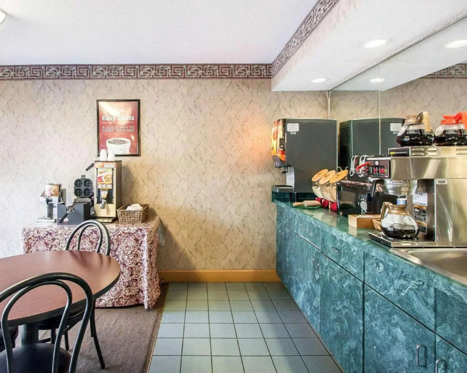 Econo Lodge Inn & Suites Murfreesboro Shopping District