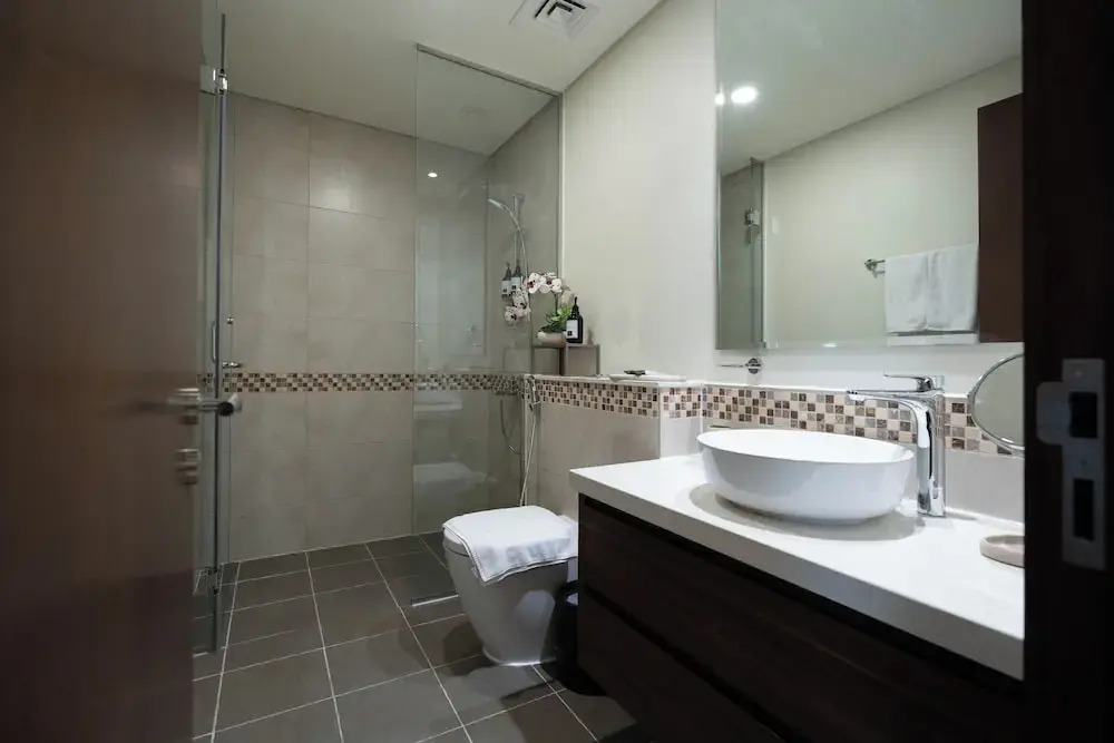 KeyRock - Chic 2BR Escape with Pool