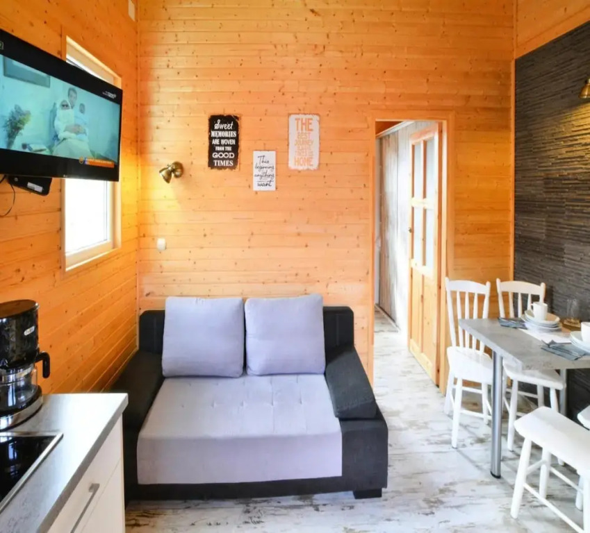 Single-story, year-round holiday home