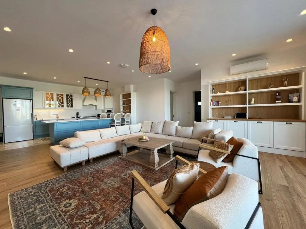 4 Bedroom Villa With Private Pool and Separate Staff Room in Yalikavak