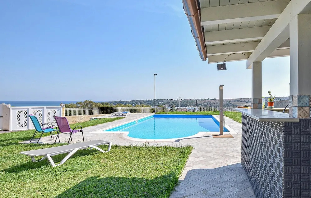 Awesome Home in Augusta With Wifi, 5 Bedrooms and Swimming Pool