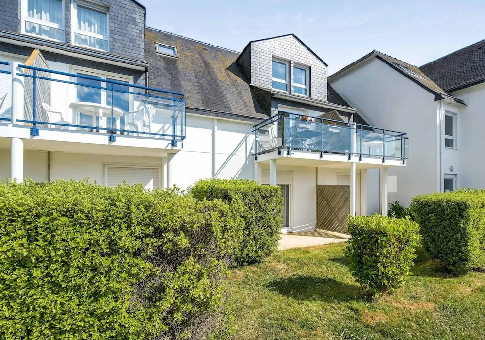 Scenic 6-person Duplex Retreat
