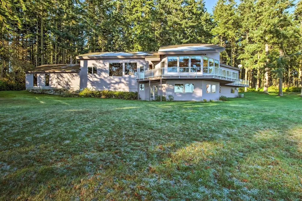 Marrowstone Island Home: 20 Mins to Port Townsend