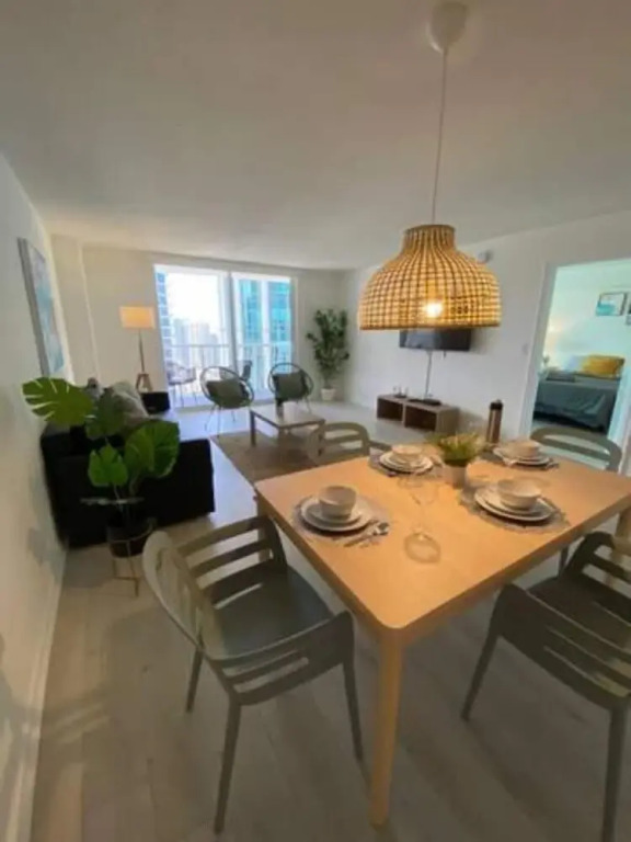 39th Floor Condo 1 1 W Pool Gym -free Parking