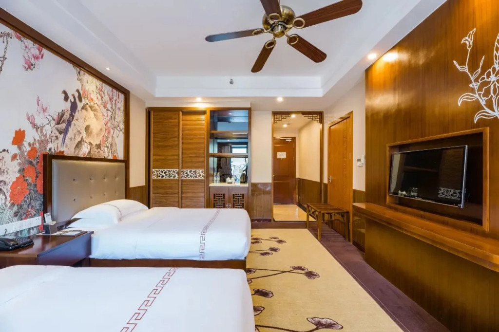 Rezen Hotel S&N
