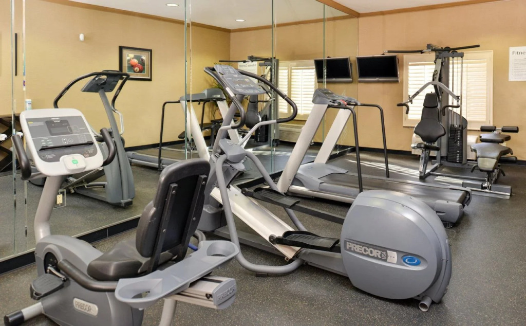 Holiday Inn Express Hotel & Suites Dallas South - DeSoto by IHG