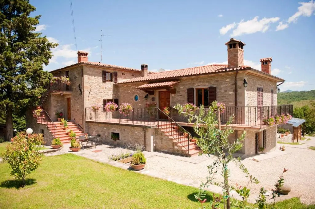 Cozy House in Caprese Michelangelo with Private Pool