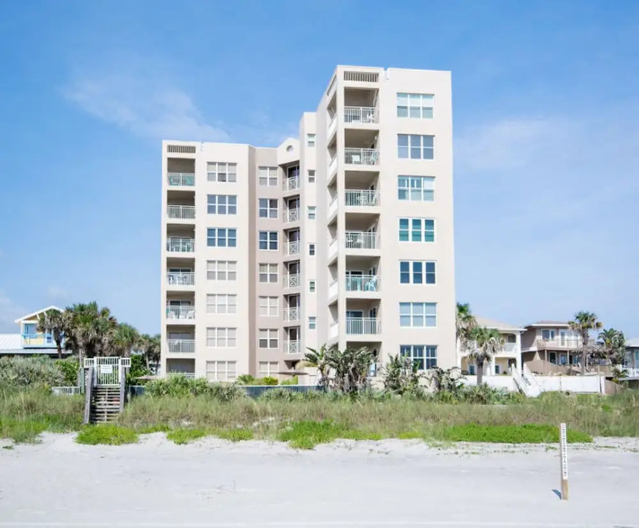 Palm House by Ocean Properties