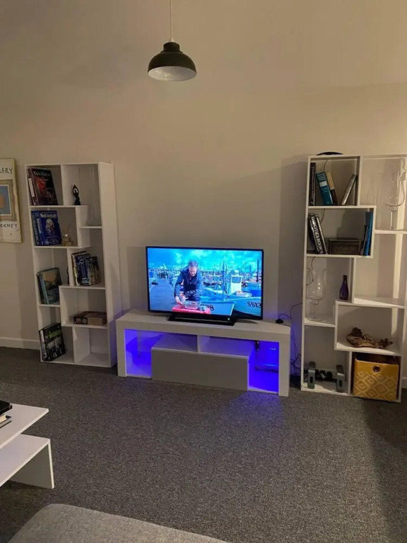 Enniskillen - TownHouse - Sleeps 6 - Parking