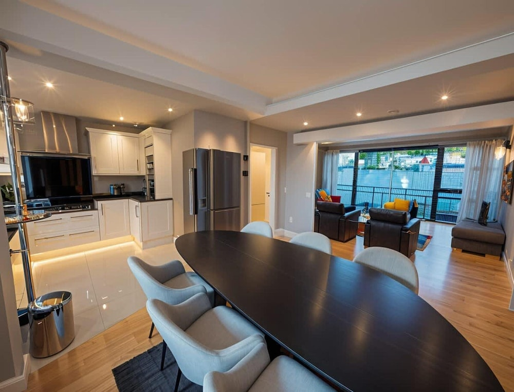 Stylish Dulwich Apartment With Parking