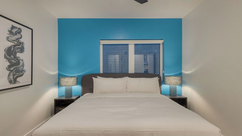 The Carter Buyout - 2 Units by Avantstay Group Stays