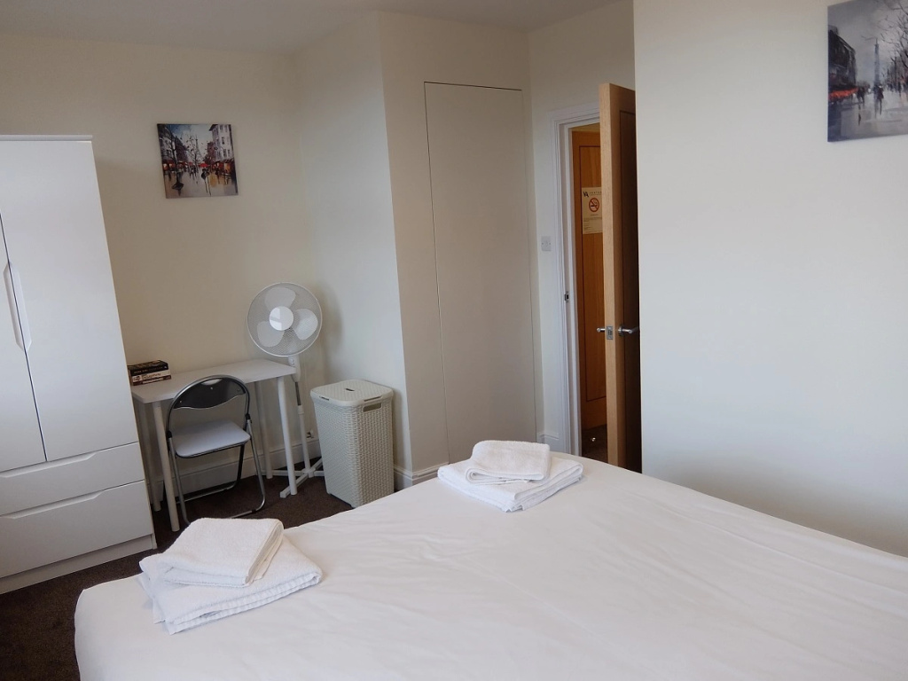 Twickenham Evergreen House by Vantage Apartments