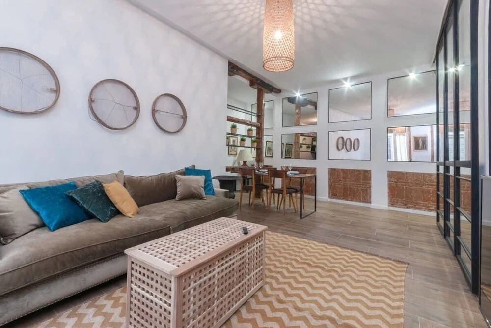 Spacious Designer Two Bed Apartment in Malasaña