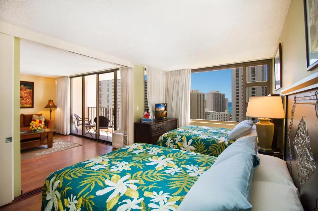 19th Floor with Beautiful Ocean Views | 1 Block to Beach | Free Parking & WIFI