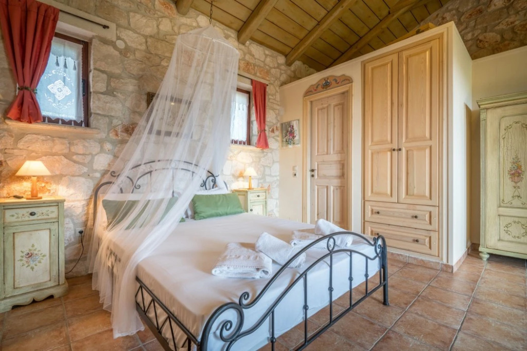 Myrties stone houses - Ta Petrina