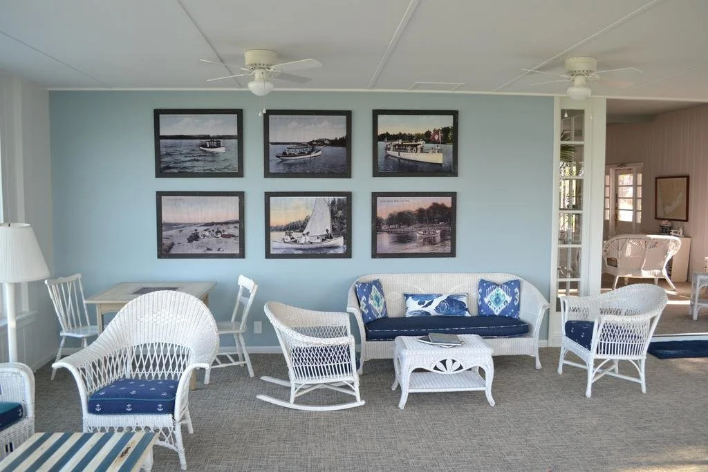 Buzz's Lakeside Inn