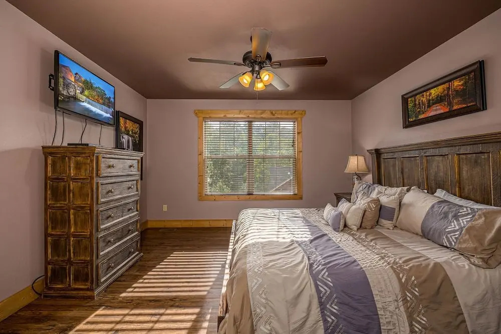 Hilltop Haven - Four Bedroom Chalet