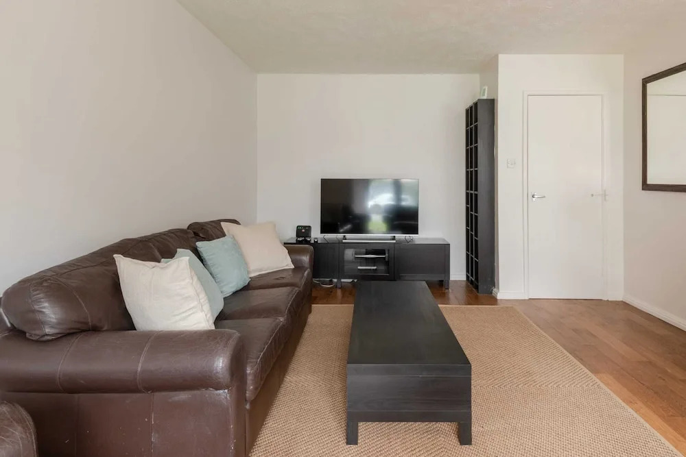 Lovely Landed Home near Wimbledon, sleeps 4