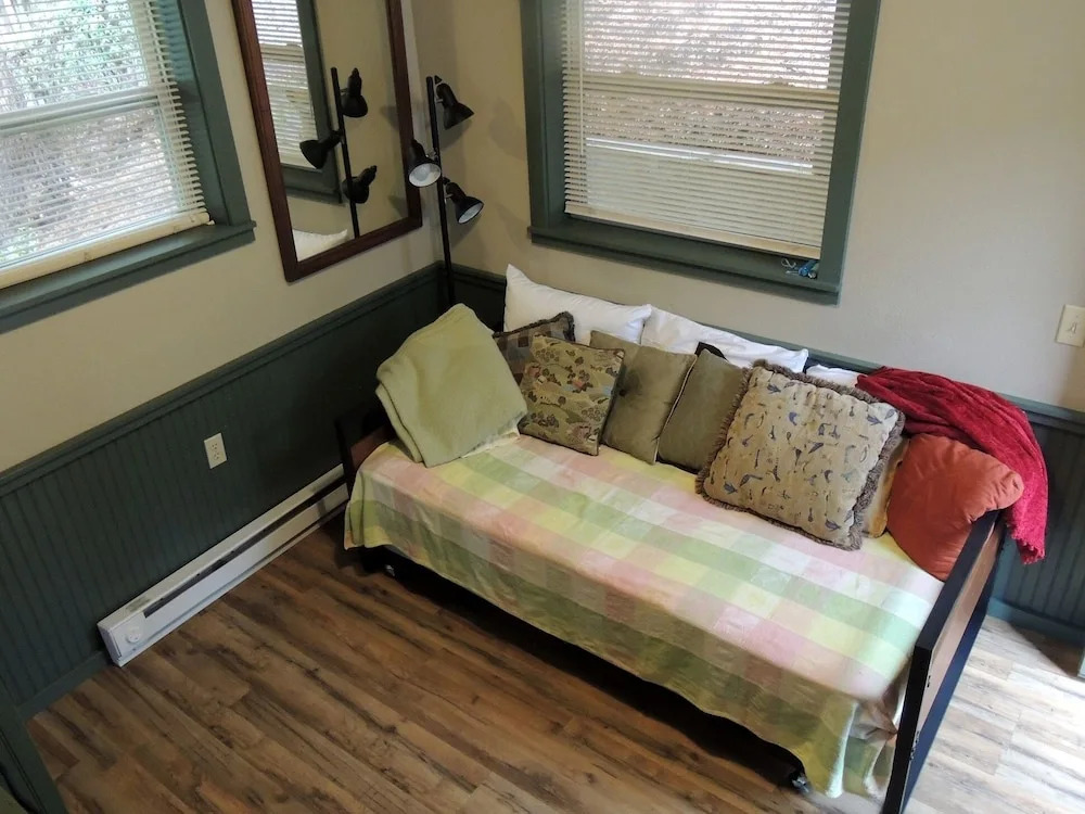 Grey Log #383358 - 1 Br Home