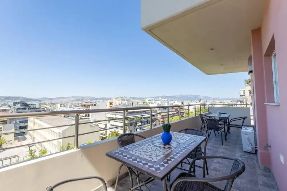 Petralona Dazzling top Floor 2BD AP
