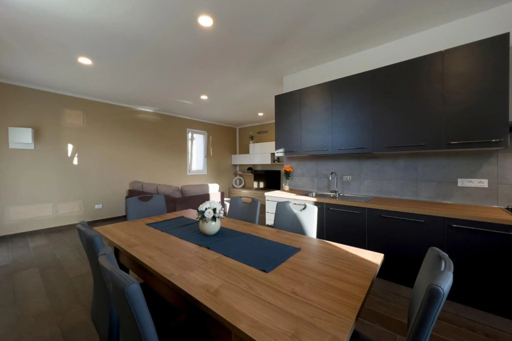 Smeraldo design apartment 6 beds near the center of Portoferraio and all services-SMERALDO