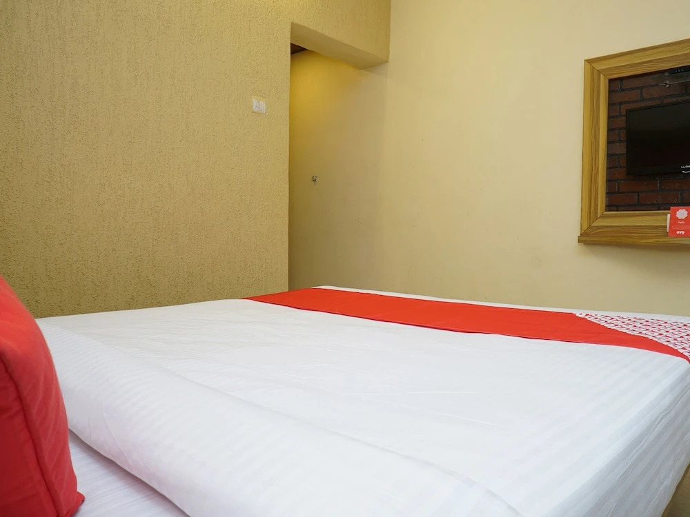 OYO 19792 Shivneri Motels