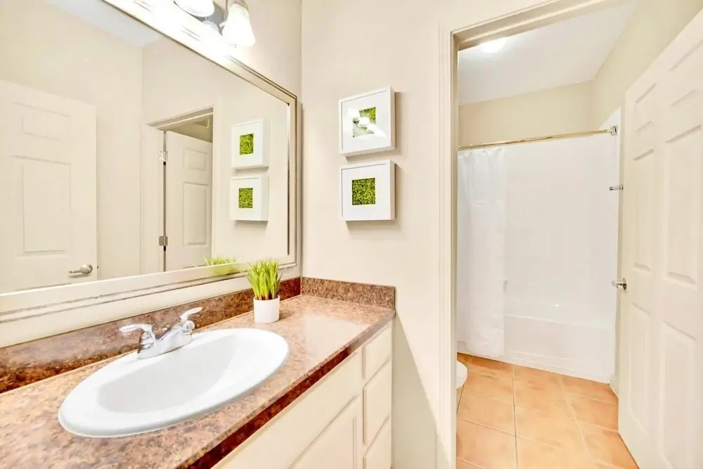 Near Disney - Spacious 3BR Condo With Netflix - Pool Hot Tub