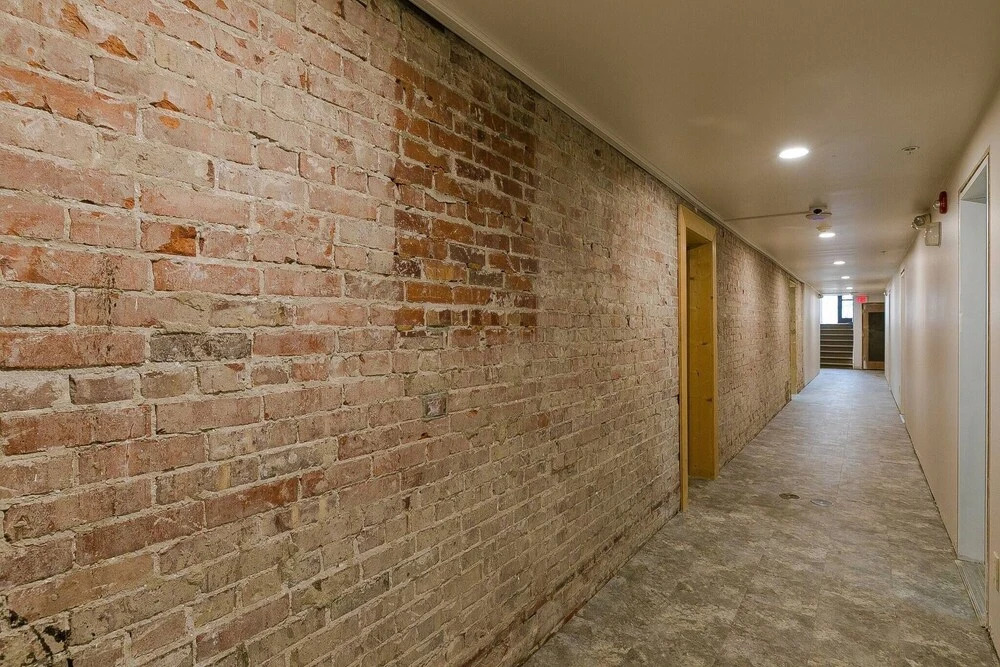 Natural Light And Newly Remodeled 1 Bedroom Unit