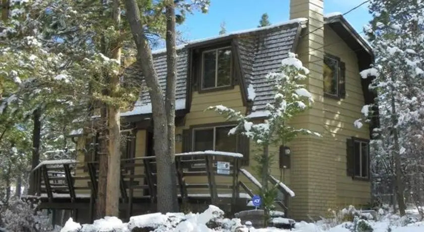 RedAwning Lews Cub House