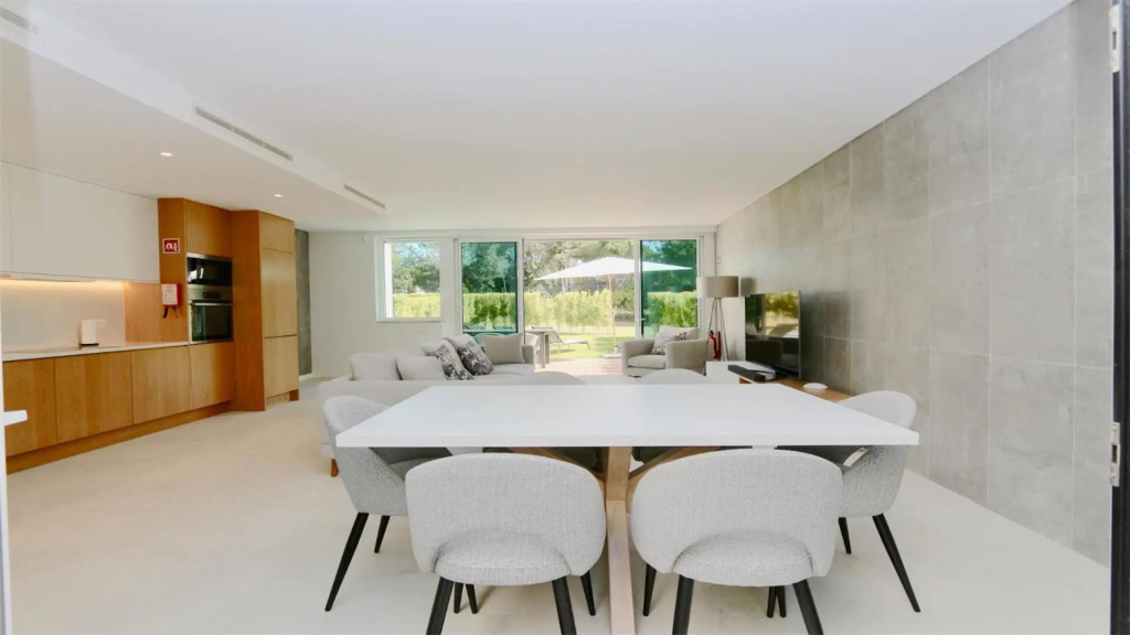 Villa Sadler- Clever Details, Central Vilamoura, Sleeps 6, luxury, walking distance