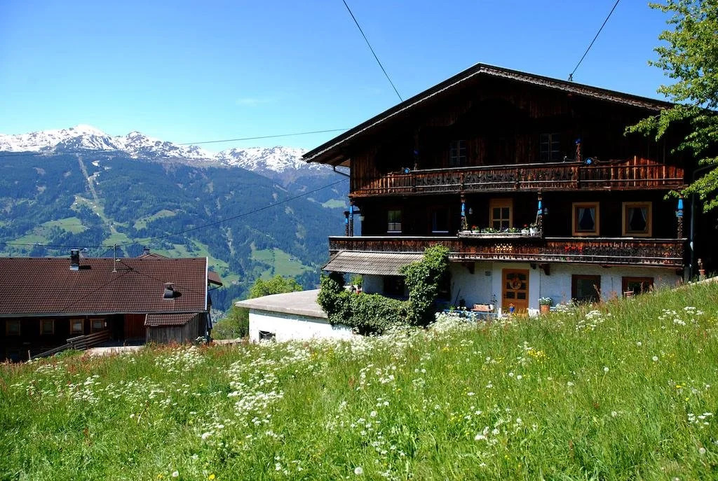 Bluebird Mountain Hostel
