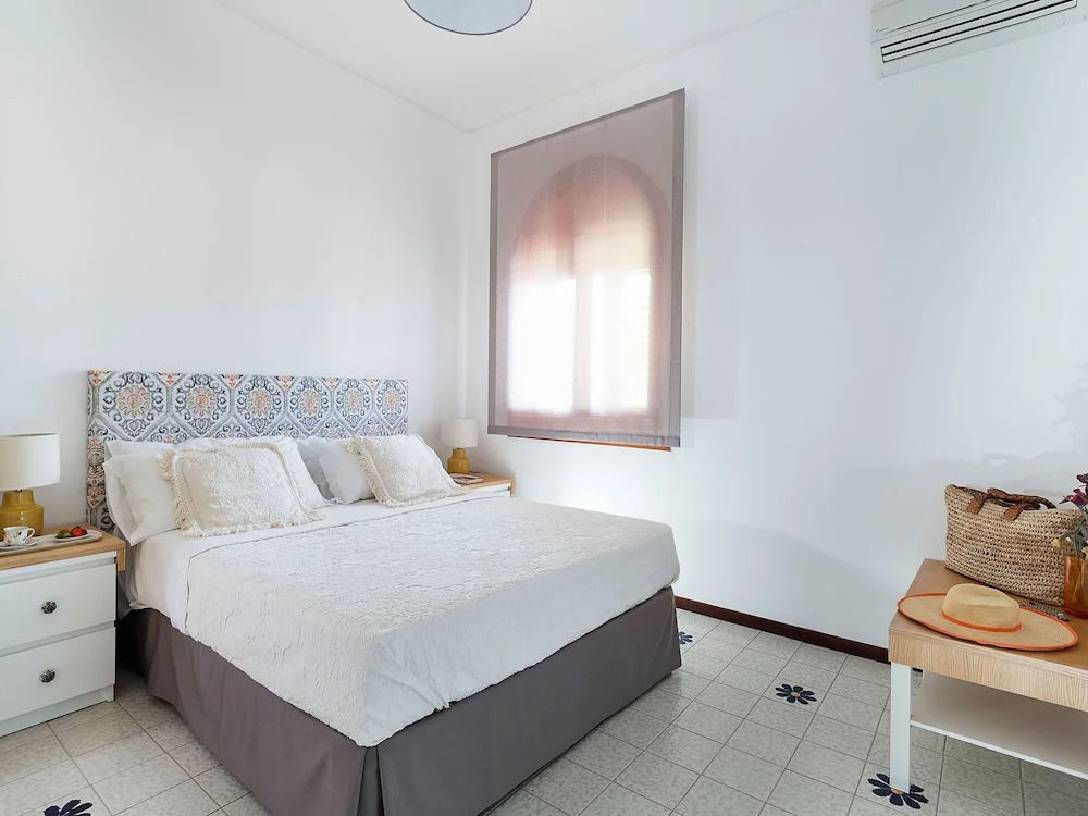 Gorgeous Villa With Whirlpool Bath and Breathless View, Near the Sea