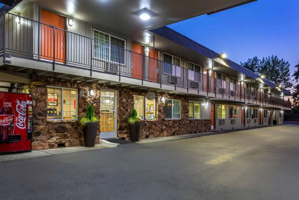 Econo Lodge Inn & Suites Hillsboro - Portland West