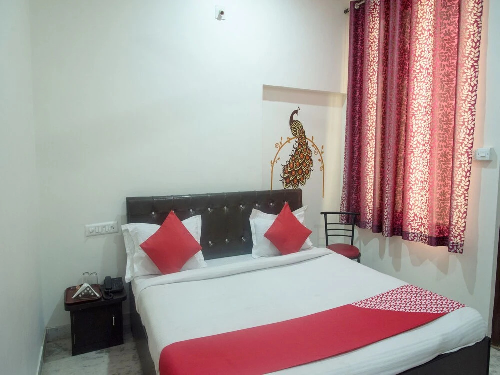 Oyo 11743 Hotel Shree Krishna